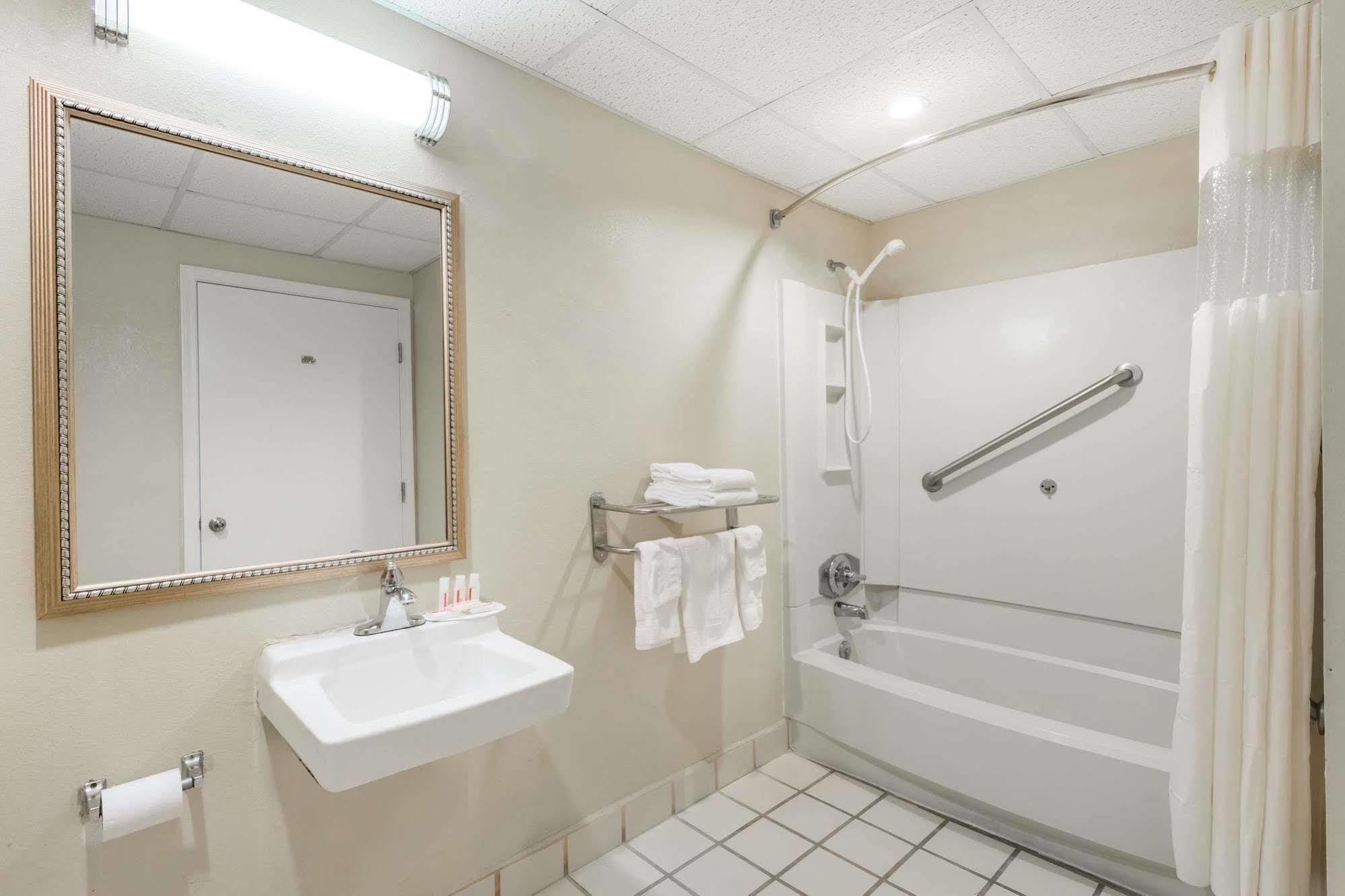 Days Inn By Wyndham Orangeburg Luaran gambar