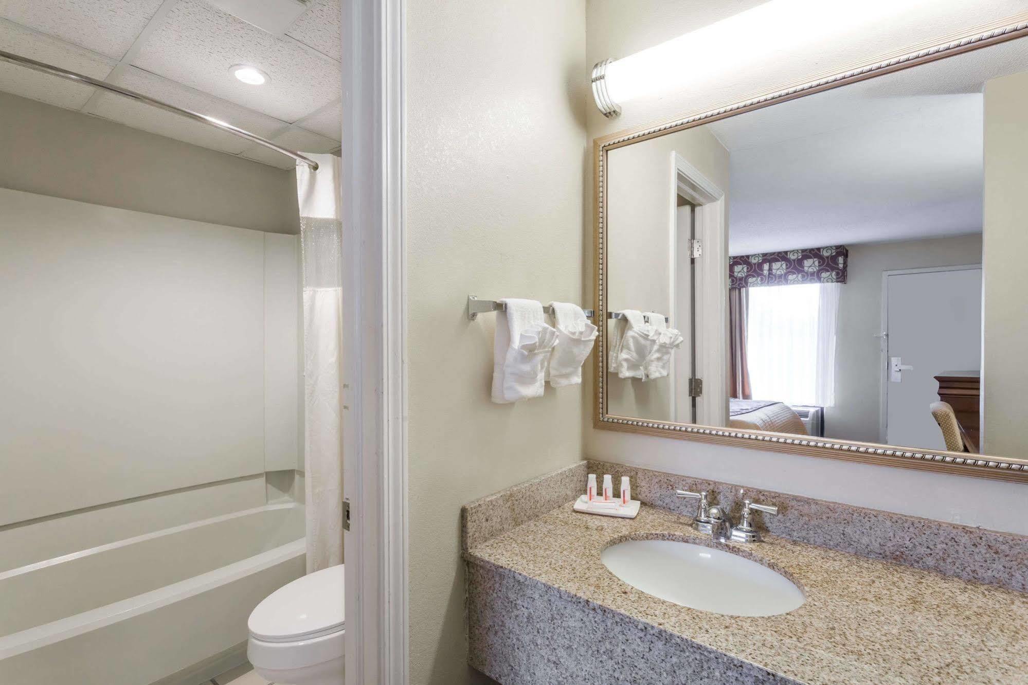 Days Inn By Wyndham Orangeburg Luaran gambar